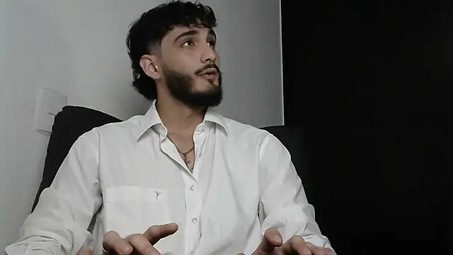 LovexJuxn8 online show from February 2026 07:11:01 PM