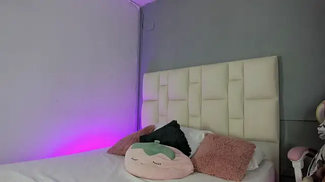 Snapshot of Zaphiro__Sky chatting on March 2026 08:43:01 AM Zaphiro Sky online show from March 2026 08:43:01 AM