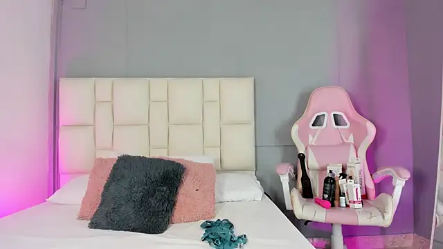 Snapshot of Zaphiro__Sky chatting on March 2026 08:52:02 AM Zaphiro Sky online show from March 2026 08:52:02 AM