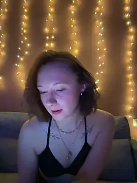 AlinaFoxyy online show from February 2026 06:04:02 PM