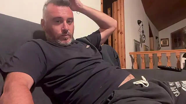 marcovik1 online show from April 2026 09:49:02 PM