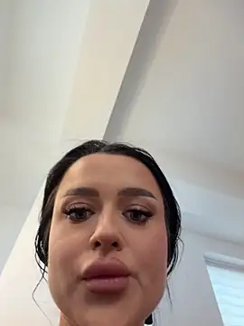 Katty Pery online show from April 2026 02:01:01 PM
