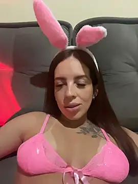 Snapshot of Larinhap chatting on April 2026 03:26:01 AM Larinhap online show from April 2026 03:26:01 AM