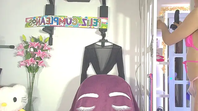 Snapshot of Yiyii chatting on April 2026 09:09:02 PM Yiyii online show from April 2026 09:09:02 PM