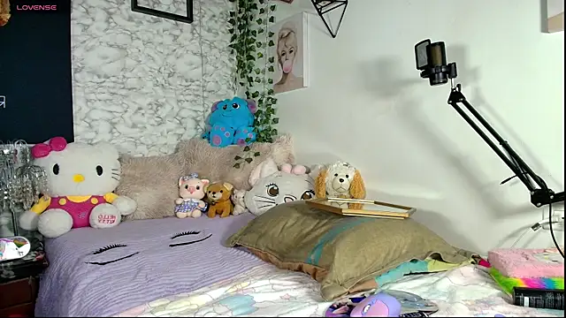 Yiyii online show from June 2026 12:42:01 PM