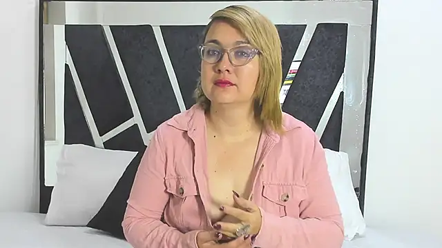 Snapshot of DariaLuca chatting on March 2026 11:37:02 AM DariaLuca online show from March 2026 11:37:02 AM