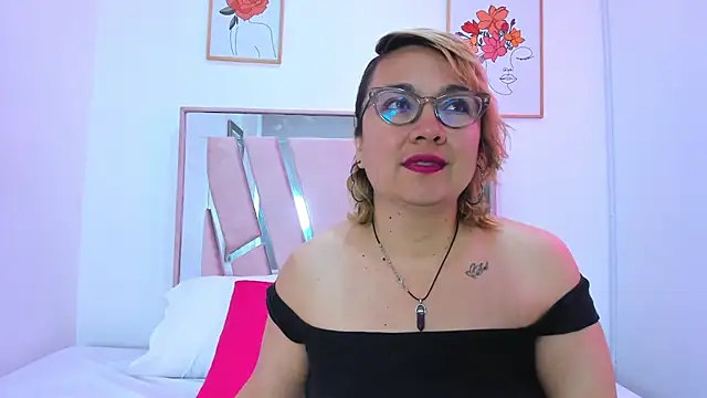 DariaLuca online show from April 2026 11:37:01 AM