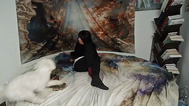 MadamBell online show from April 2026 04:01:01 PM