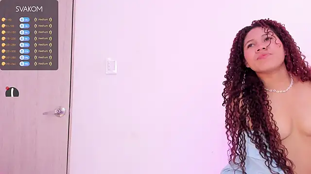 Snapshot of Violetta-foxx chatting on April 2026 09:39:33 PM Violetta-foxx online show from April 2026 09:39:33 PM