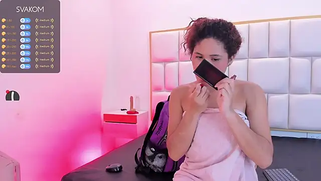 Snapshot of Violetta-foxx chatting on May 2026 07:43:01 PM Violetta-foxx online show from May 2026 07:43:01 PM