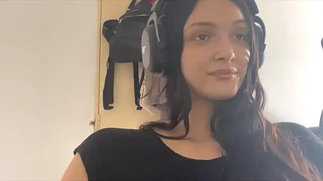 Snapshot of LourieRinghouse chatting on February 2026 04:04:02 PM LourieRinghouse online show from February 2026 04:04:02 PM