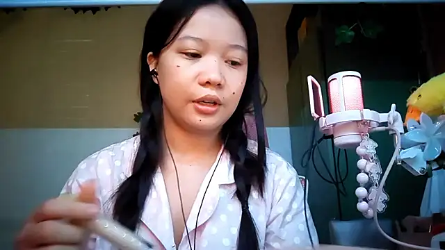 Snapshot of DebbiRexwinkle chatting on February 2026 06:09:01 AM DebbiRexwinkle online show from February 2026 06:09:01 AM