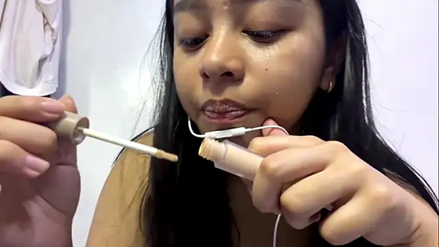 Snapshot of LinnieTieu chatting on February 2026 03:24:01 AM LinnieTieu online show from February 2026 03:24:01 AM