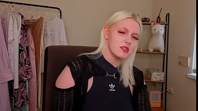 KellyyMcGuire online show from February 2026 11:27:02 AM