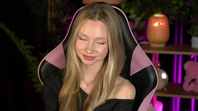 Snapshot of SweetDaisy_me chatting on February 2026 09:39:01 AM SweetDaisy me online show from February 2026 09:39:01 AM