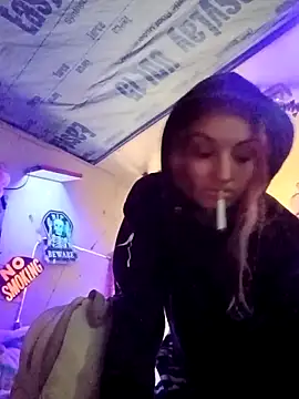 issyamazin online show from April 2026 03:12:01 PM