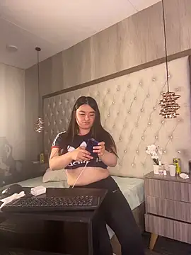 Anya Volker online show from March 2026 11:41:01 PM