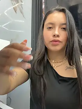 Miss Bella Flame online show from April 2026 06:01:01 PM