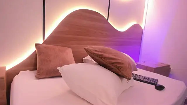 Snapshot of ariadna_boneville chatting on April 2026 02:39:01 AM ariadna boneville online show from April 2026 02:39:01 AM