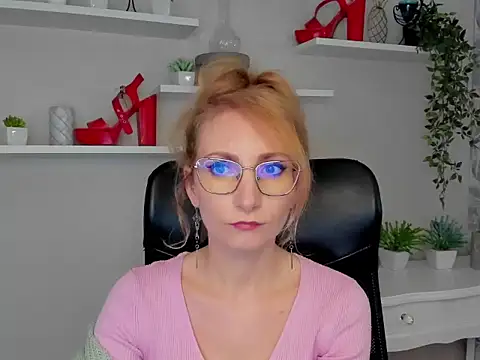 CinderellaMoon online show from March 2026 06:19:02 AM