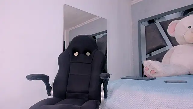 Snapshot of ElektraBomdans chatting on March 2026 04:18:01 AM ElektraBomdans online show from March 2026 04:18:01 AM