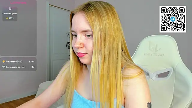 Snapshot of Linda__Bloom chatting on June 2026 06:52:02 AM Linda Bloom online show from June 2026 06:52:02 AM