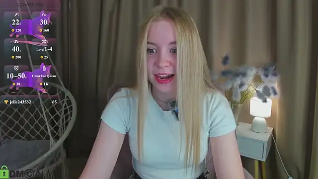 Snapshot of Linda__Bloom chatting on June 2026 12:38:02 AM Linda Bloom online show from June 2026 12:38:02 AM