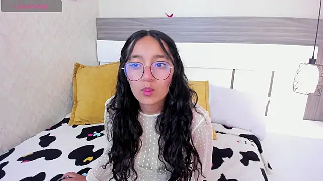 Emilyblussh online show from March 2026 06:36:02 PM