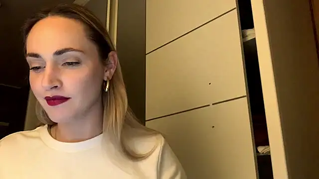 AmelieHot online show from February 2026 07:43:01 PM