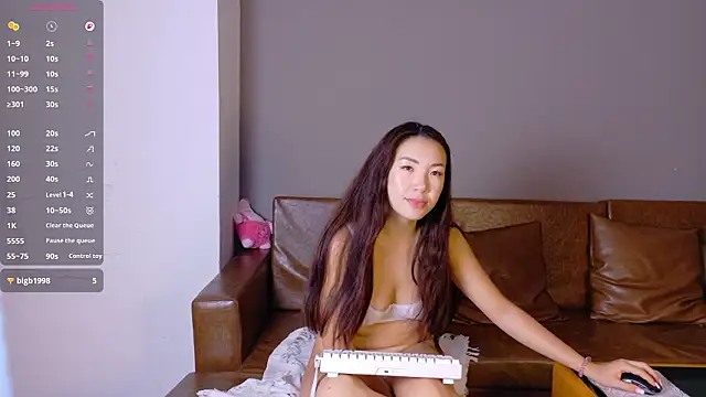 Snapshot of queenxbae chatting on March 2026 09:24:01 AM queenxbae online show from March 2026 09:24:01 AM