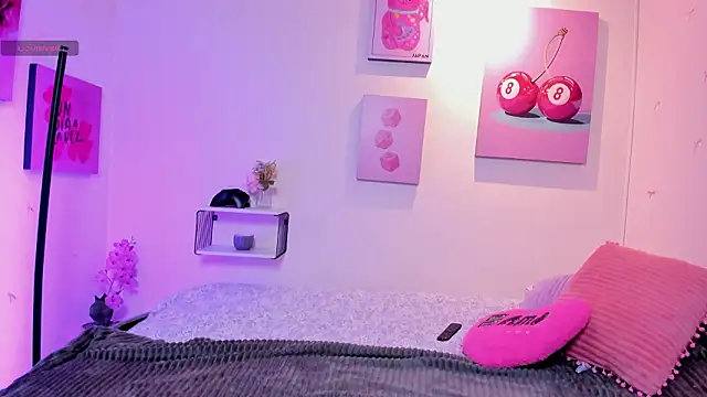 Snapshot of NaeniaDemon_ chatting on March 2026 03:33:01 AM NaeniaDemon online show from March 2026 03:33:01 AM