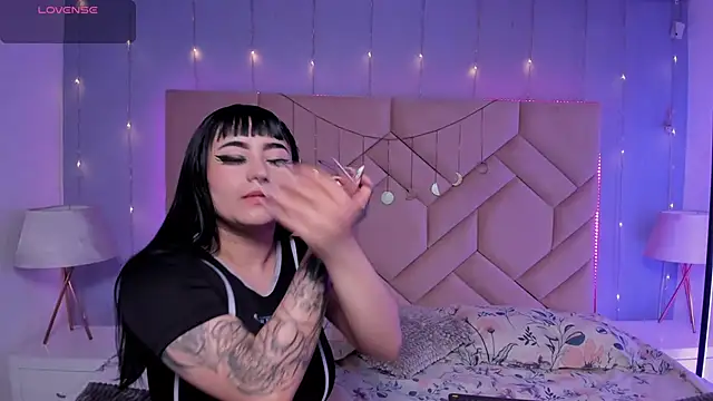 Snapshot of NaeniaDemon_ chatting on April 2026 03:40:02 AM NaeniaDemon online show from April 2026 03:40:02 AM