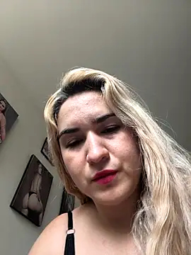 Snapshot of violet-grey chatting on March 2026 01:04:02 PM violet-grey online show from March 2026 01:04:02 PM