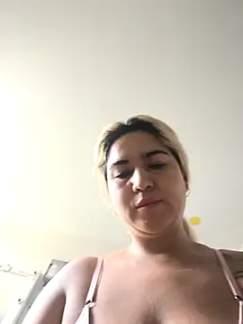 Snapshot of violet-grey chatting on April 2026 02:50:01 PM violet-grey online show from April 2026 02:50:01 PM