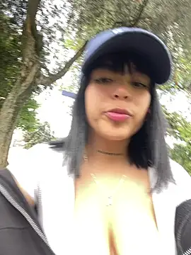 Snapshot of violet19x chatting on February 2026 05:53:02 PM violet19x online show from February 2026 05:53:02 PM