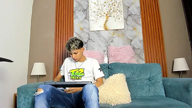 Snapshot of YOUNG_BOYS_HELL chatting on March 2026 01:10:01 AM YOUNG BOYS HELL online show from March 2026 01:10:01 AM