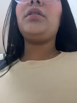 Snapshot of AprilBom chatting on March 2026 11:10:01 AM AprilBom online show from March 2026 11:10:01 AM