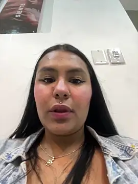 Snapshot of AprilBom chatting on April 2026 10:49:02 AM AprilBom online show from April 2026 10:49:02 AM