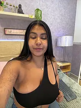 Snapshot of AprilBom chatting on April 2026 11:44:01 AM AprilBom online show from April 2026 11:44:01 AM