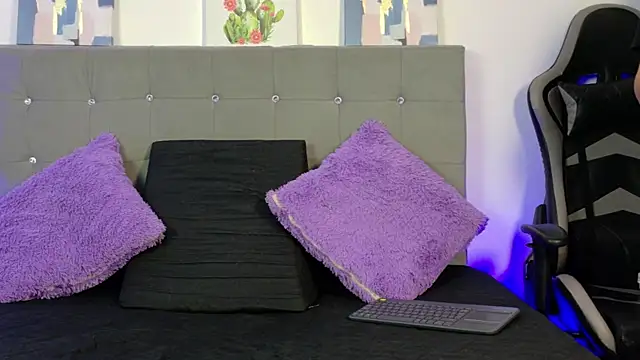 Ivy Heat online show from June 2026 01:37:01 AM