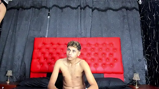 Snapshot of Henry_and_Lucy chatting on March 2026 07:17:02 PM Henry and Lucy online show from March 2026 07:17:02 PM