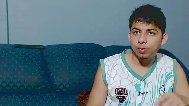 Snapshot of polloCol4U chatting on March 2026 11:02:01 PM polloCol4U online show from March 2026 11:02:01 PM