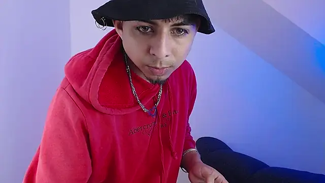 Snapshot of polloCol4U chatting on April 2026 04:18:01 AM polloCol4U online show from April 2026 04:18:01 AM