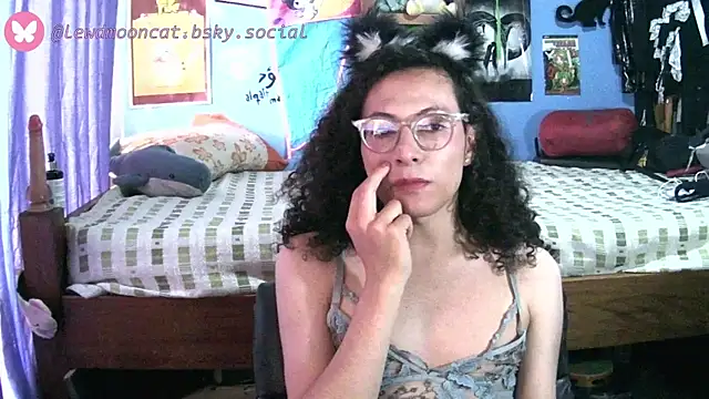lewd mooncat online show from May 2026 10:36:02 PM