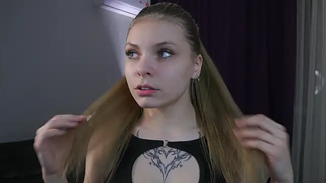 ZofiaPantano online show from March 2026 02:43:01 PM