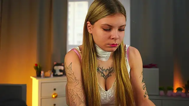 ZofiaPantano online show from April 2026 02:04:02 PM