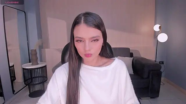 JulietteMoreau online show from April 2026 08:07:02 PM