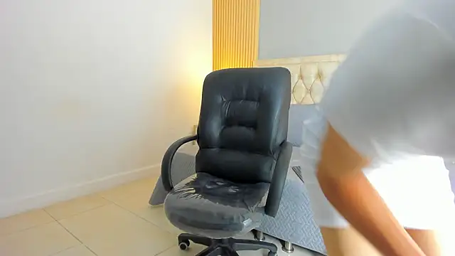 Hxxyro online show from March 2026 07:10:02 PM