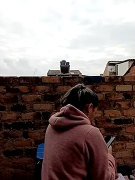 kiki milu online show from April 2026 01:28:01 PM