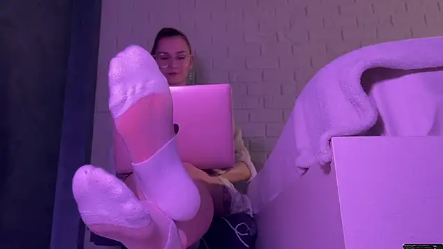 missmiroslava online show from April 2026 02:25:01 PM